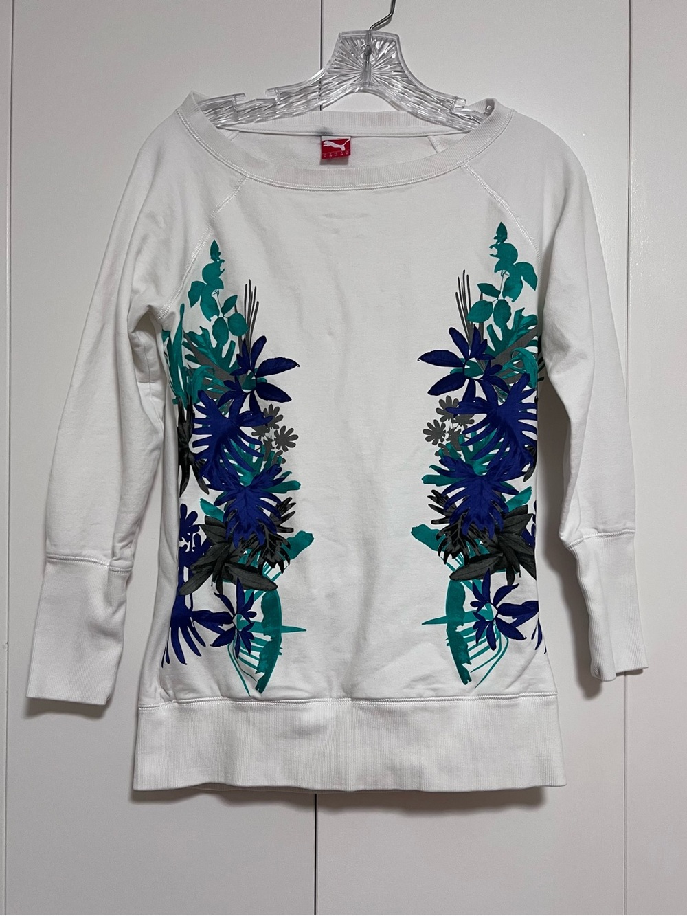 Vintage Puma Sportlifestyle Women’s White Sweatshirt Blue Green Botanical Leaf